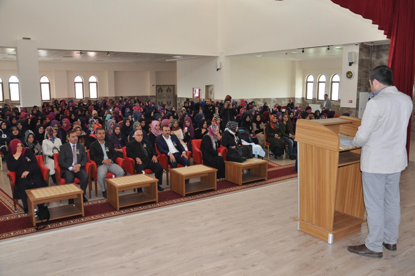 Liseli öğrencilerden Kutlu Doğum etkinliği Liseli öğrencilerden Kutlu Doğum etkinliği
